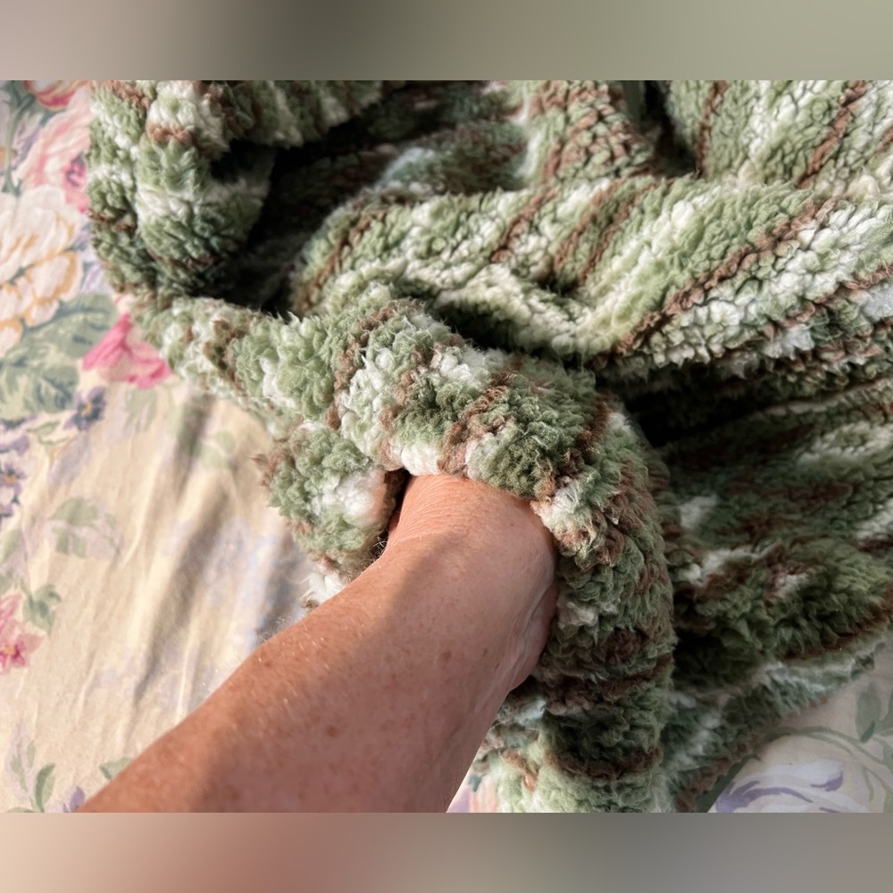 Cozy Green Patterned pullover Jacket - Picture 10 of 12